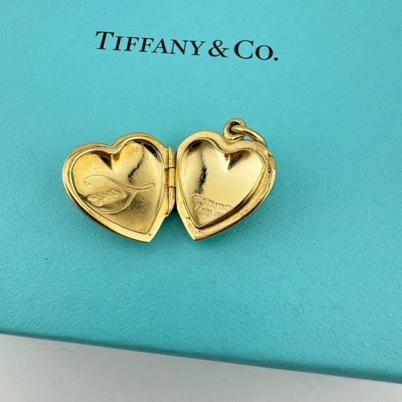 RARE Tiffany & Co. 14k Love Locket in Yellow Gold ✨ - Picture 6 of 6